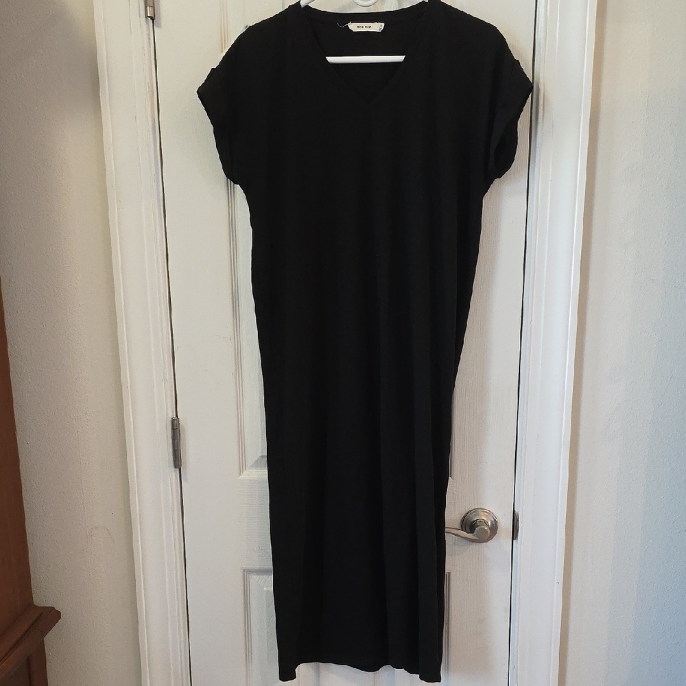 Mod Ref Black V-Neck Maxi Dress